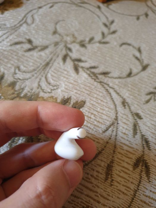 Продам оригинальный наушник Airpods 3 правый