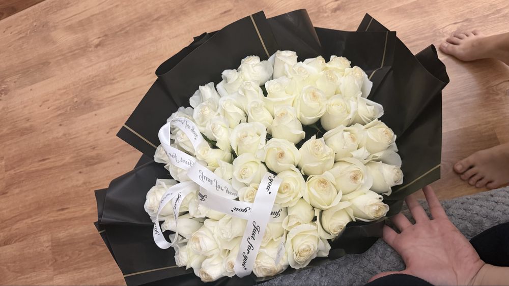 Букет белые розы 51шт