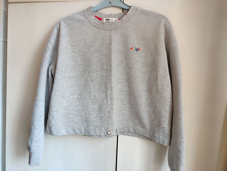 Джинсы, кофта укороченная