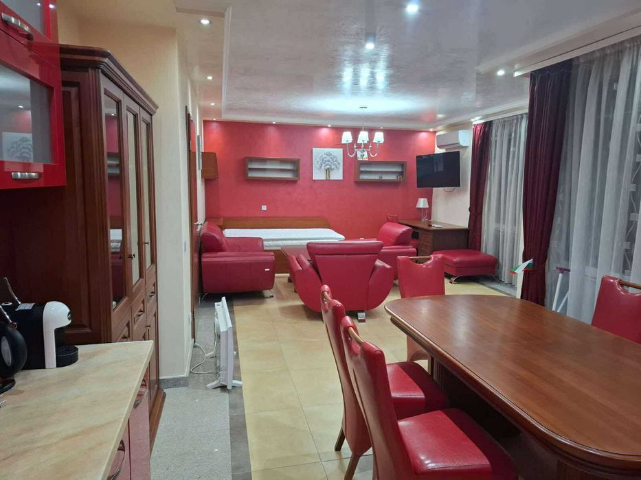 Дава се под наем Двустаен апартамент в София, Студентски град - 100 кв.м за 800 € - Снимка #1