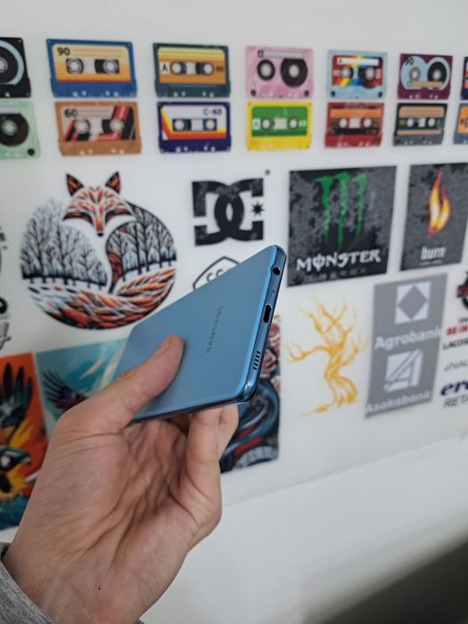 Продам Срочно Samsung Galaxy A72 память 128gb в идеальном состоянии