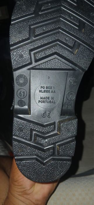 Продам новые сапоги