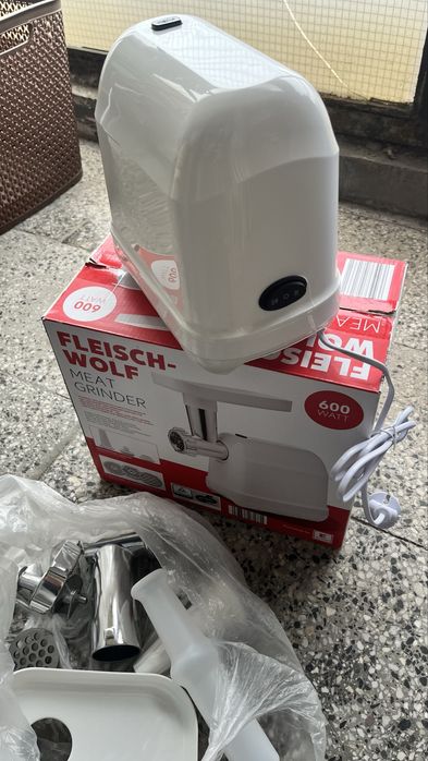 Електрическа Месомелачка за суджуци 600w нова