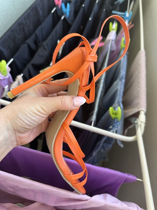 Нови оранжеви сандали 37 номер!