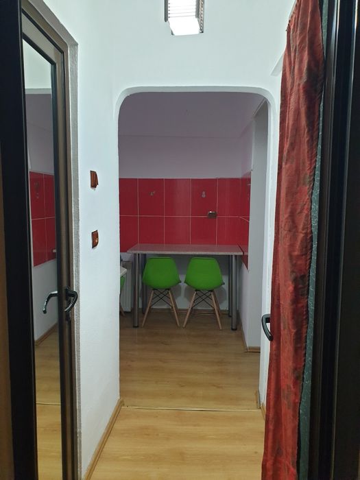 Închiriere apartament 2 camere semidecomandat Micro 17
