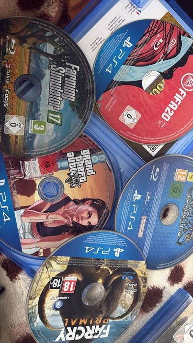 Vând jocuri PlayStation 4