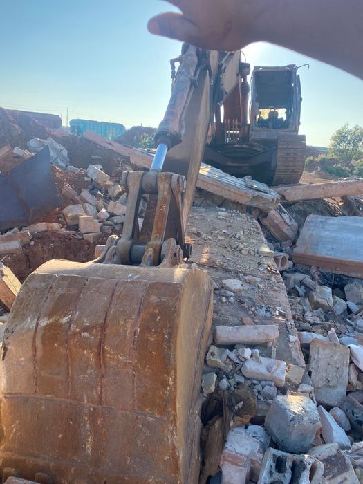 экскаватор HITACHI