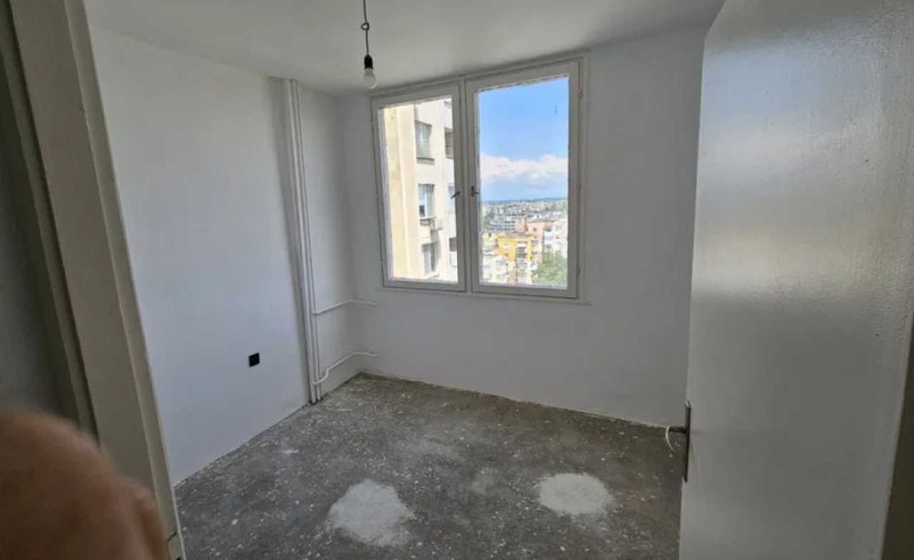 Продава се Тристаен апартамент в Пловдив, Тракия - 75 кв.м за 1580 €/кв.м - Снимка #2