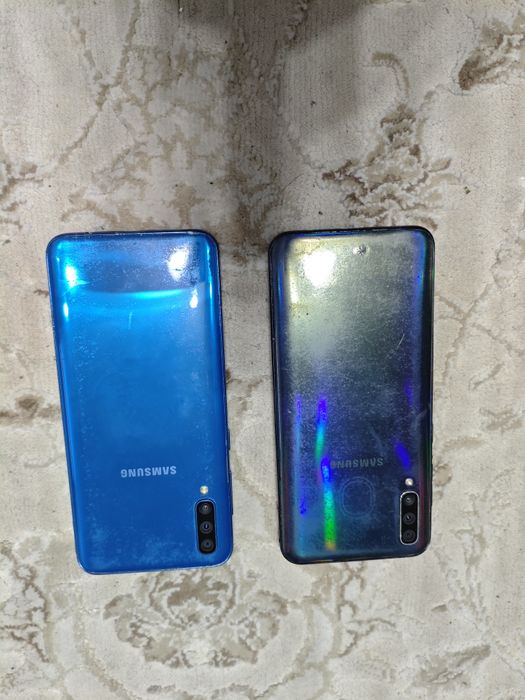 Продам Самсунг А50  4/64 Гб