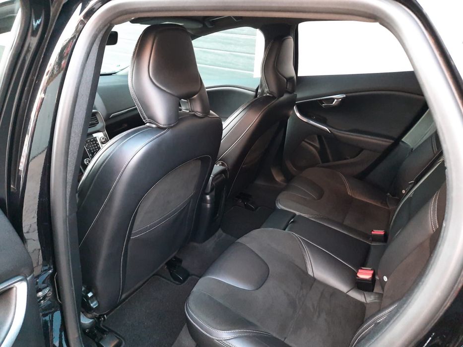 Volvo V40.
