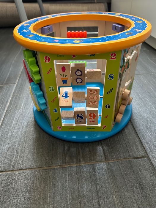 centru de activitati Montessori copii