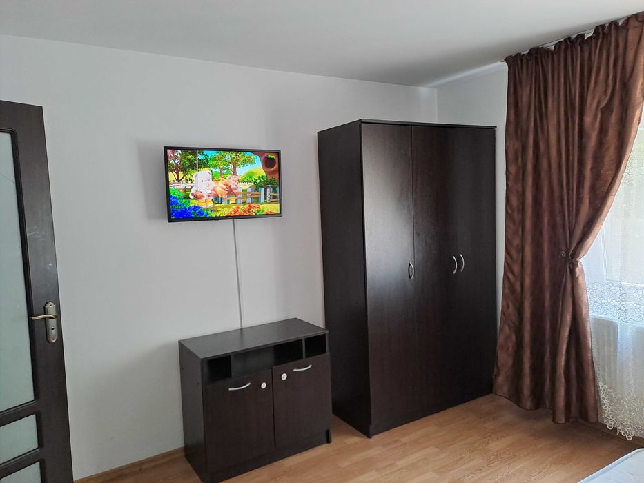 Inchiriez apartament etaj 1 , str Dunarii