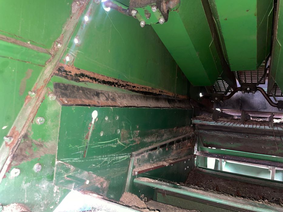 Dezmembrez Combină John Deere 330