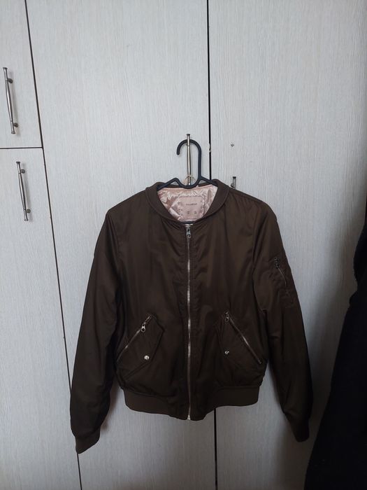 Geacă bomber damă Pull&Bear matlasată, kaki, mărimea M – casual / urba