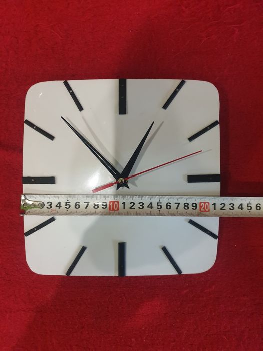 Стенен часовник!