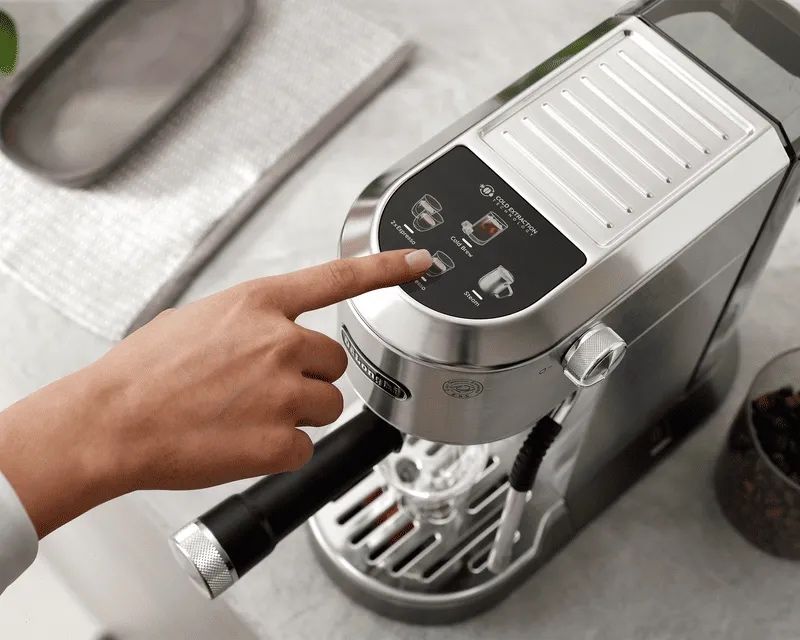 Рожковая кофеварка DeLonghi EC890 - создайте атмосферу кофейни дома