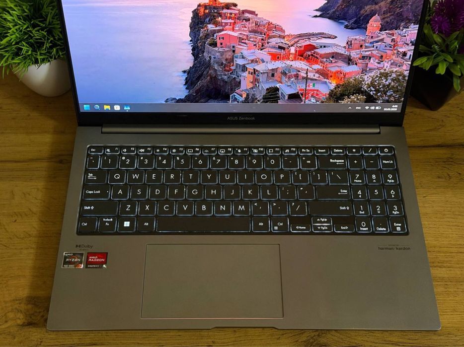 Asus Zenbook 15 3K 120hz OLED 32gb