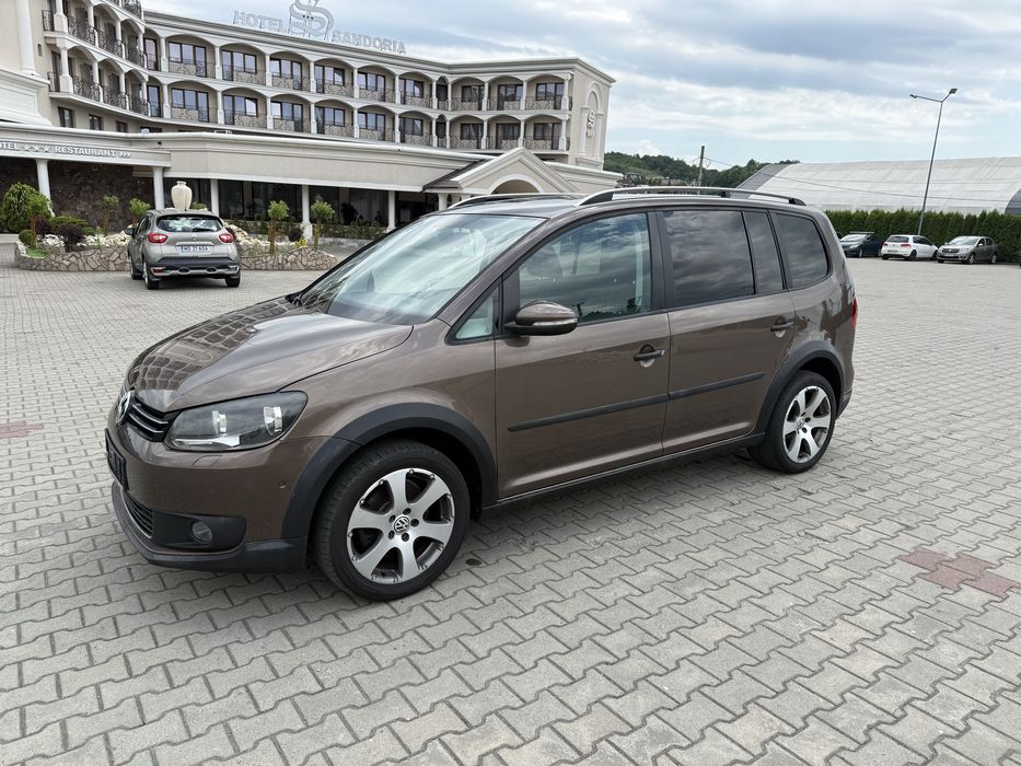 VOLKSWAGEN Touran 2011 — imagine 2