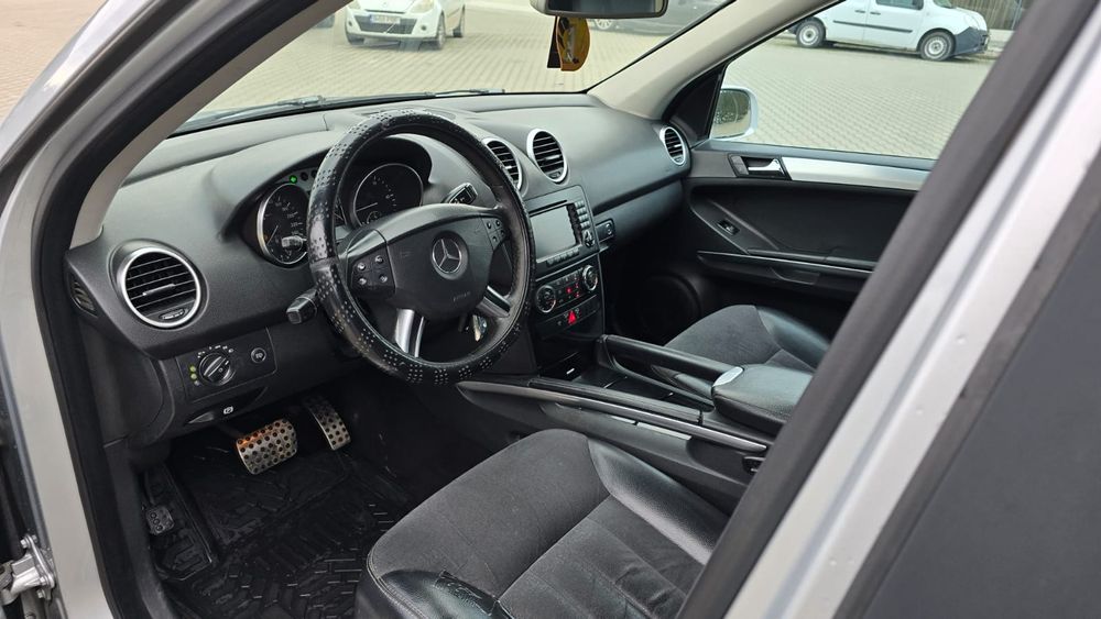 Vind mercedes ml 320 3.0 diesel 2008 în stare foarte bună