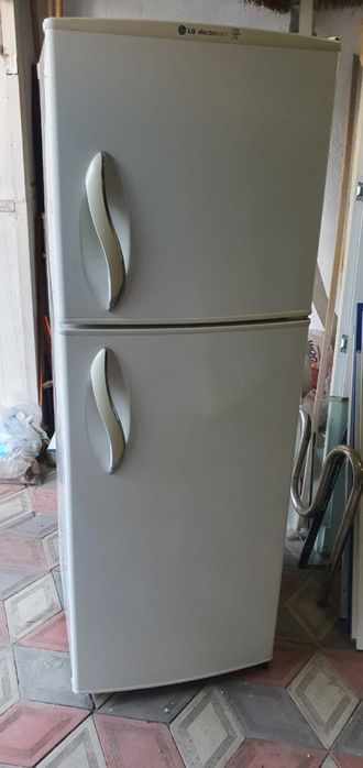 Продам двухкамерный холодильник LG