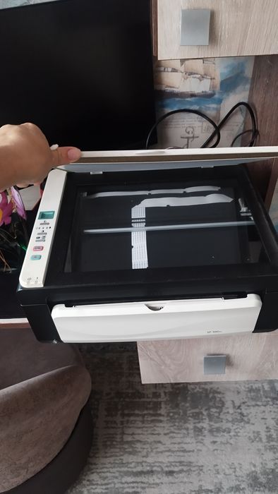 Принтер  черно белый