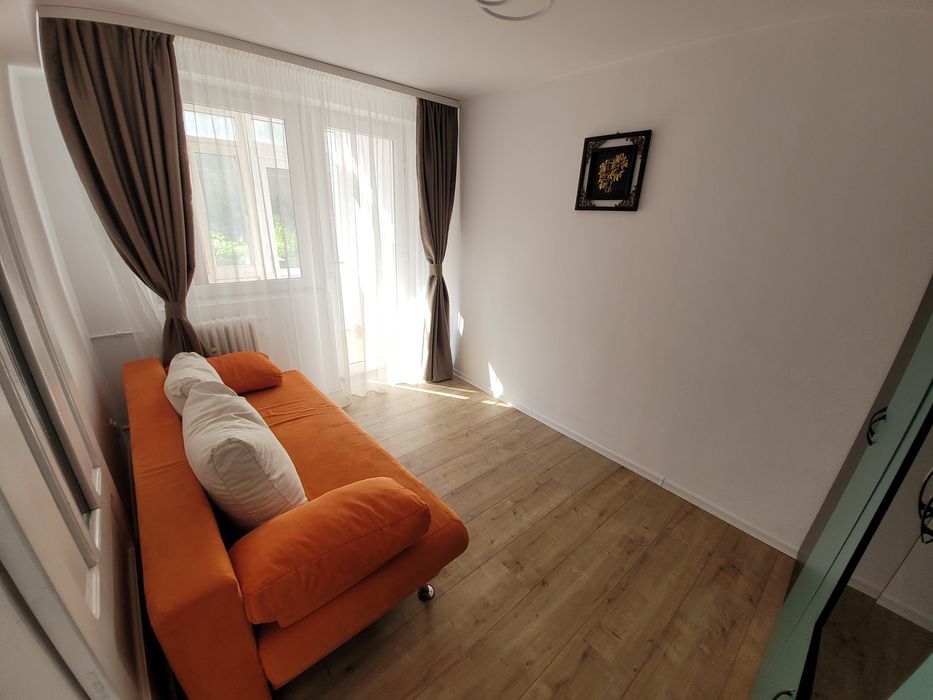 Dau în chirie apartament 3 camere, 60 mp utili, Piața 1 Decembrie - lângă parc