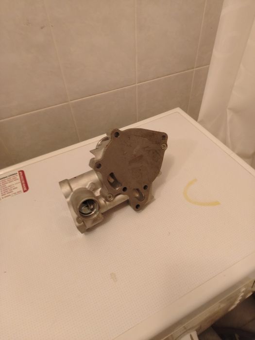 Водяной насос (помпа L200)