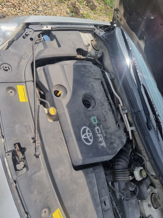 Dezmembrez Toyota Avensis 2.2 dcat 177 cp 2008