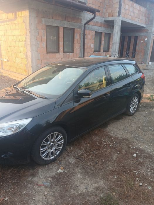 Ford Focus 20101.6 TDCi, 260.000 km, întreținut, scaune încălzite, jante aliaj, cauciucuri M+S, cârlig, preț3000€ negociabil.”