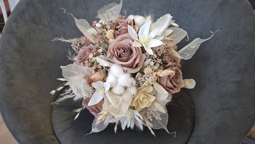 Buchete de mireasa și nasa,lumânări de cununie