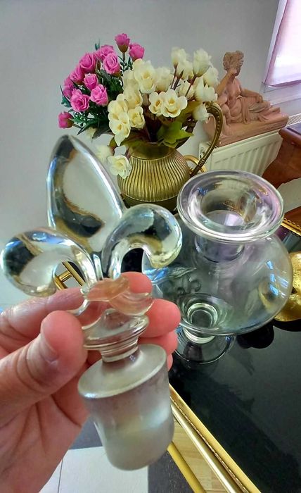 Кутия, стойка, бутилка - гарафа за вино - за подарък