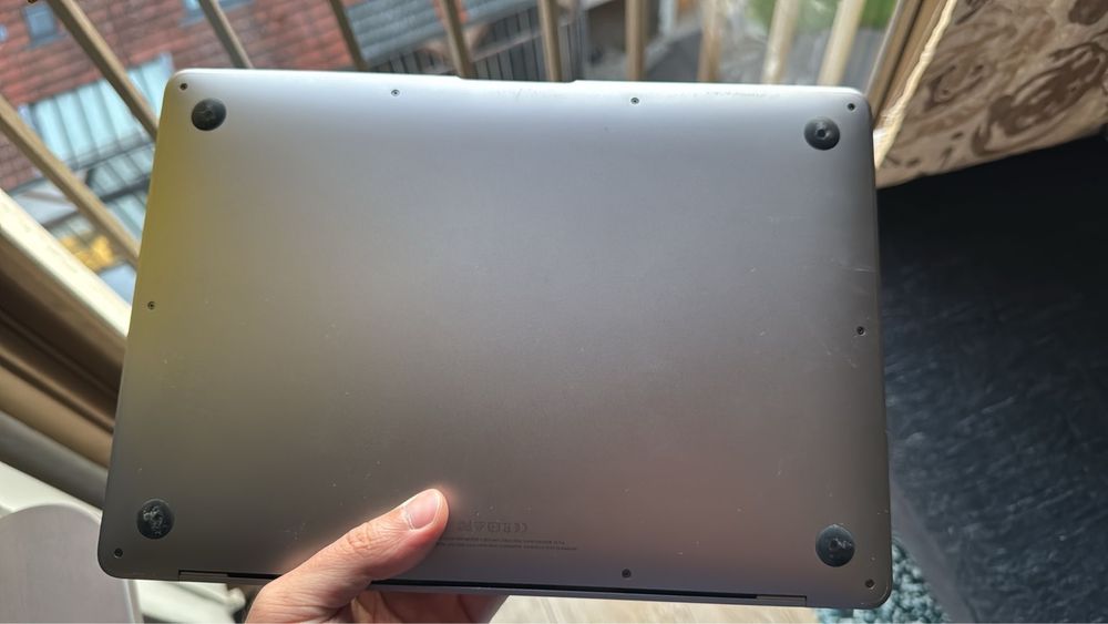MacBook Air 2018 128GB с неработеща батерия