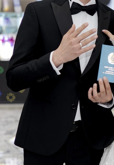 Продам смокинг срочно