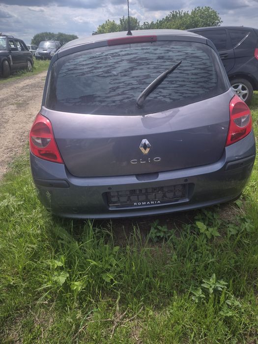 Dezmembrez renault clio 3 2008