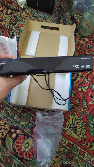 Продам  спут тюнер Star track str2016  муз центр Sanyo 6100