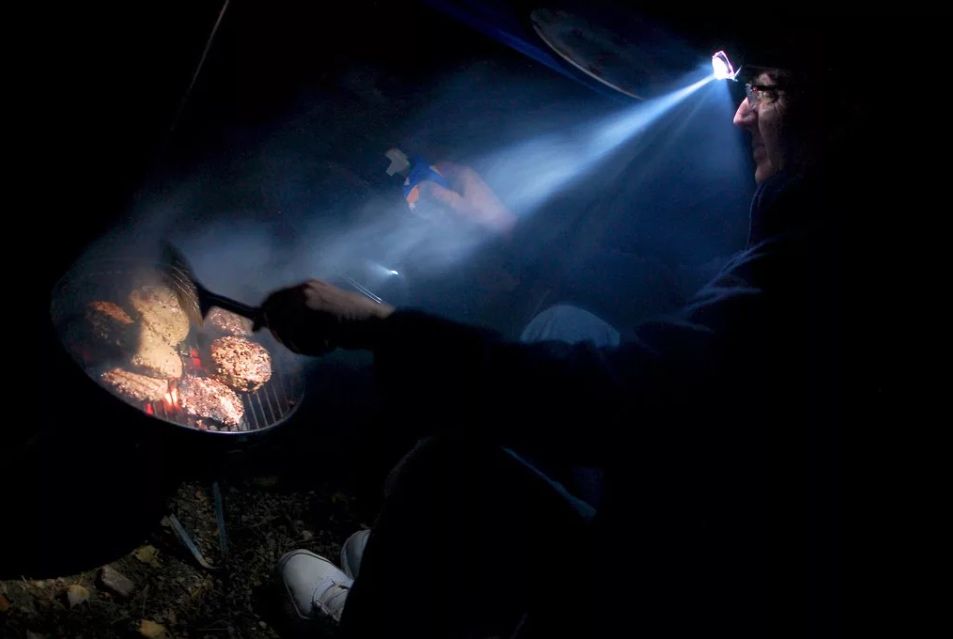 Налобный мощный фонарь