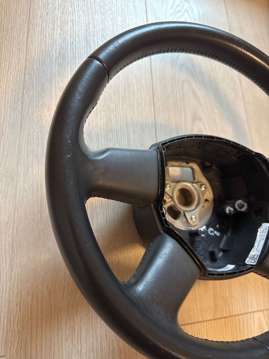 Audi A4 B7 кожен волан Ауди А4 Б7