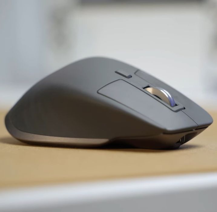 Logitech MX Master 3S Bolt в идеальном состоянии