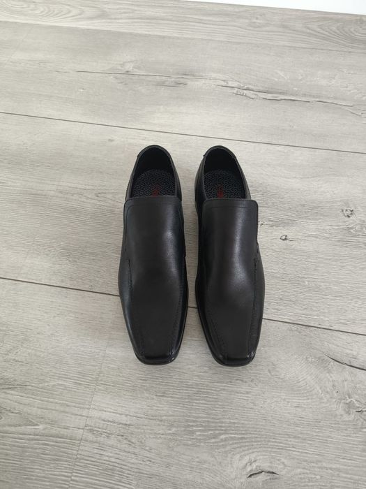 Base London  piele 43