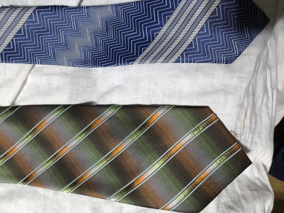 Пять мужских галстуков