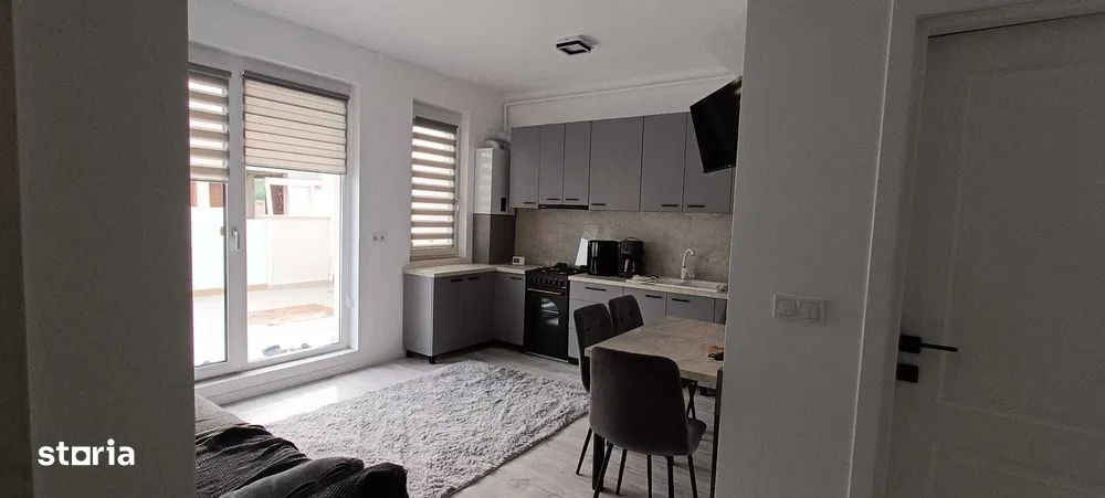 Apartament de 2 camere, decomandat, 40 mp., terasa 25 mp., zona zavoai