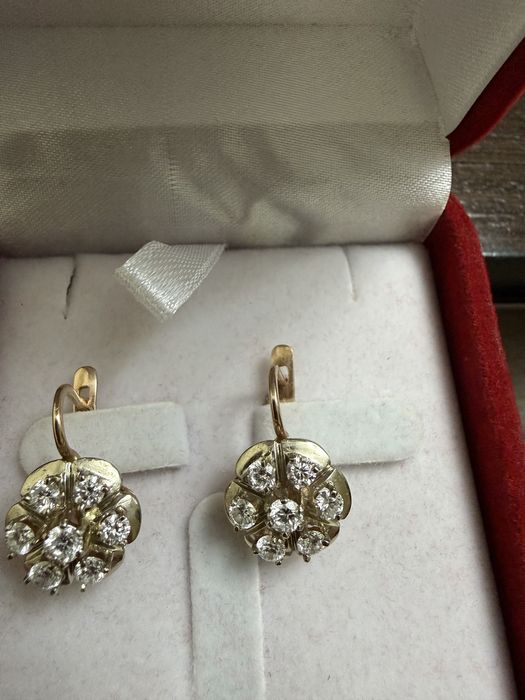 Продам серьги золотые с брилиантами