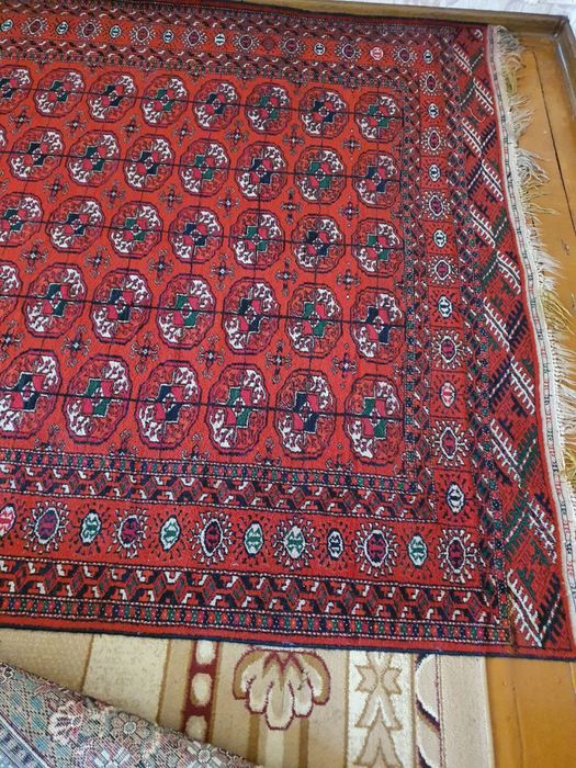 Qo’lda to’qilgan gilam