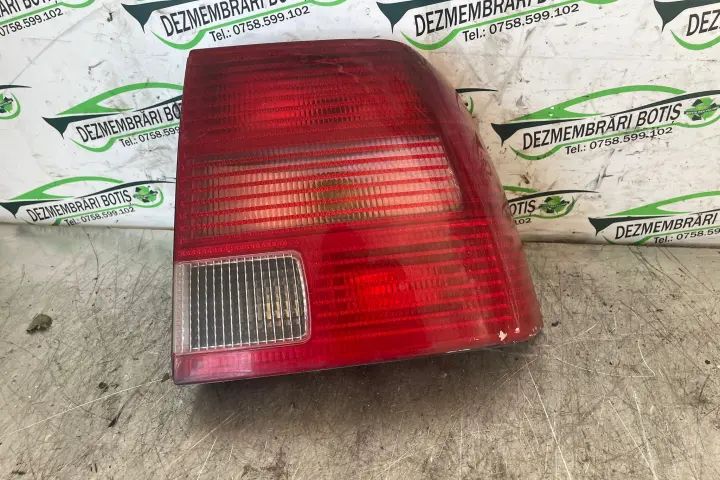 Lampa / Tripla stop dreapta pe aripa Volkswagen VW Bora 2001