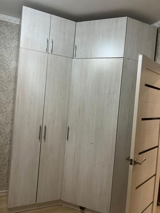 Мебель детски шкаф. Стол парта