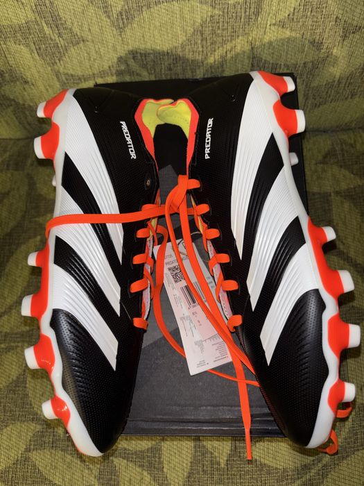 Нови футболни обувки Adidas Predator league  MG