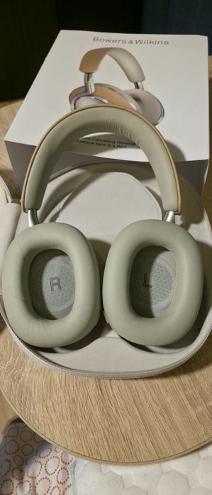 Casti Bowers & Wilkins