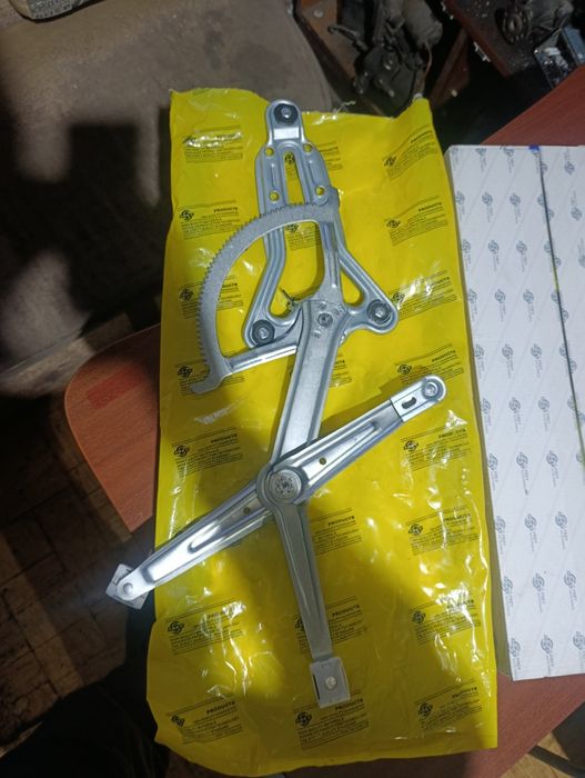 Электро стеклоподъёмник на Мерседес