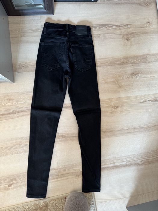 Дамски дънки Levi’s нови!!!
