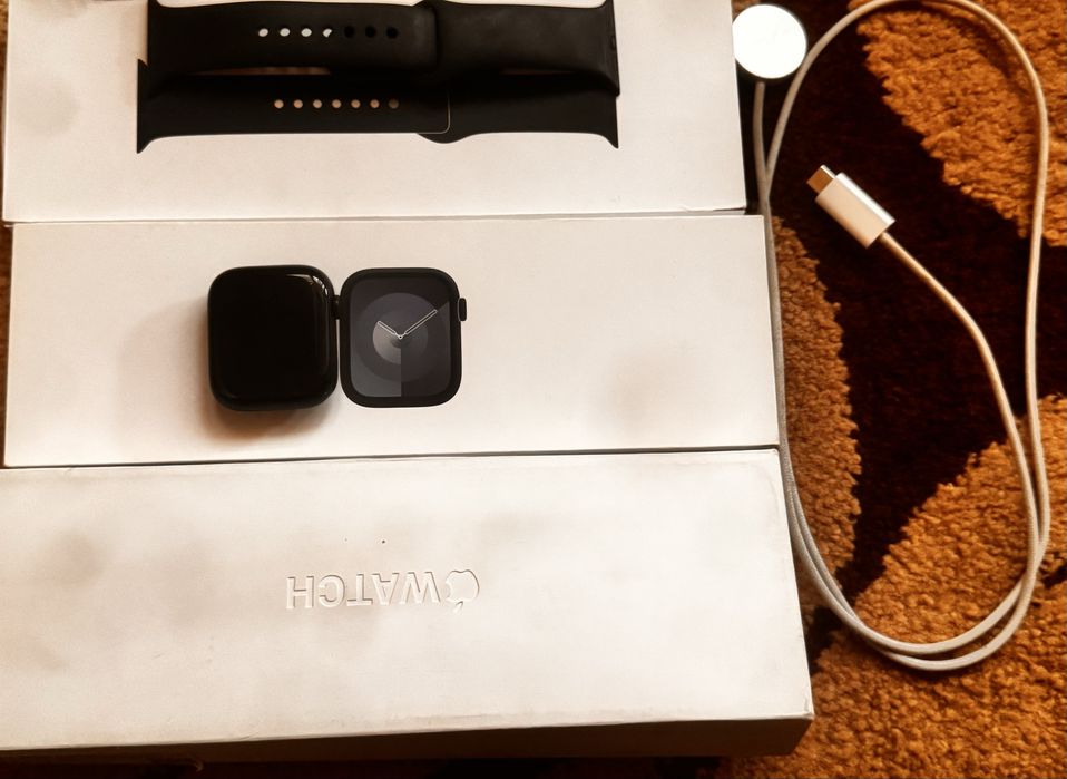Apple Watch • Series 9 • 45 mm • Aluminium & Ceramic Case